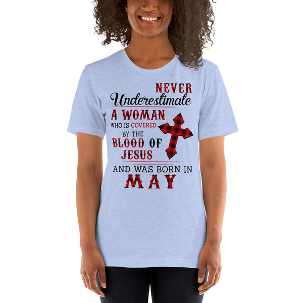 Divesart - Never underestimate a Grandma was born in May Unisex T-Shirt